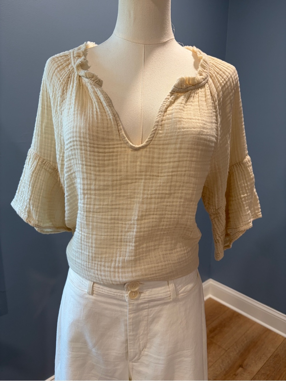 Michael Stars Gauze Top XS Cream Boho Raw Edge Bell Sleeve Blouse - Picture 2 of 8